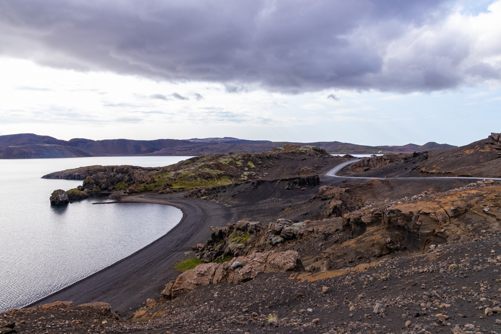 Largas extensiones de arena negra que recuerda a la isla de Lanzarote desde la lejana Islandia.