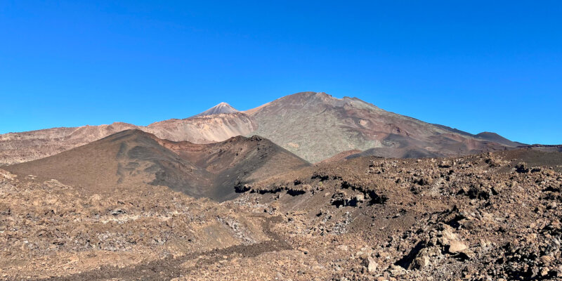 Montaña Reventada, Pico Viejo y Pico Teide detrás de la Montaña de La Botija.